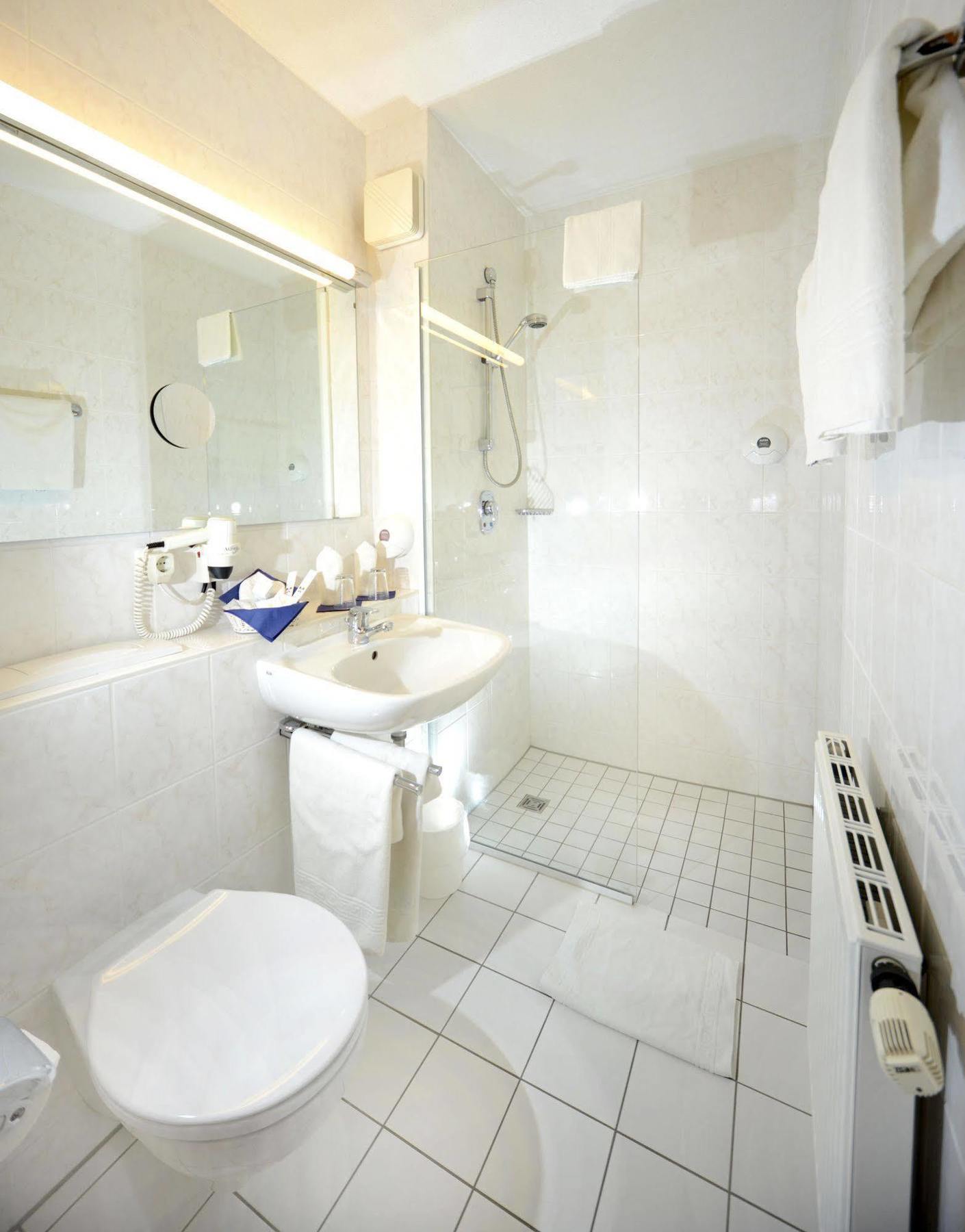 Hotel Bavaria Brehna Ngoại thất bức ảnh
