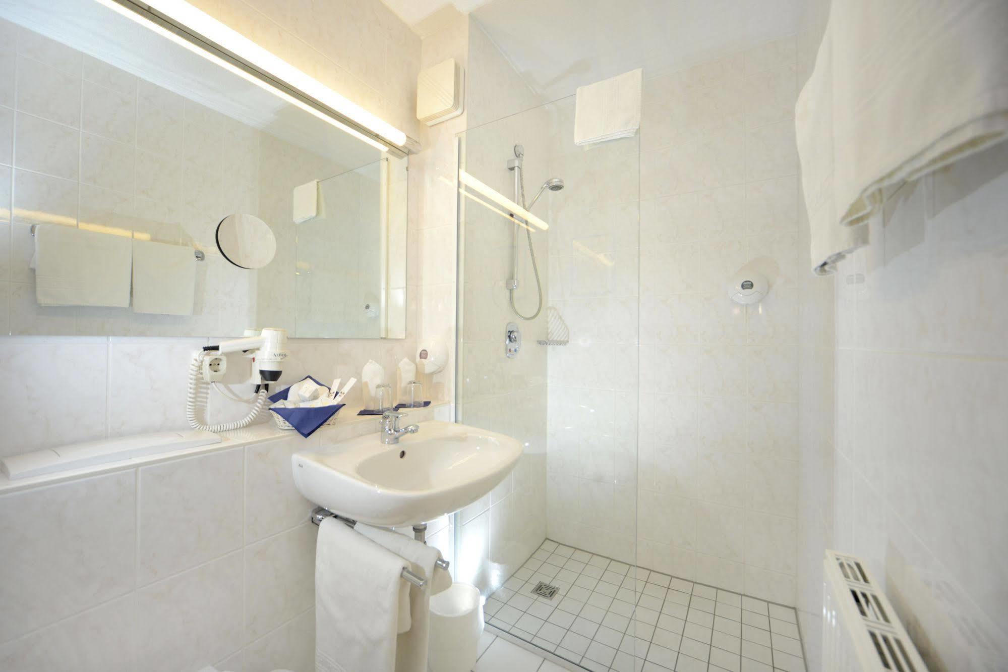 Hotel Bavaria Brehna Ngoại thất bức ảnh