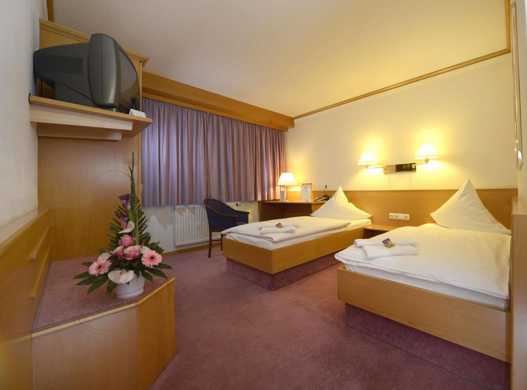 Hotel Bavaria Brehna Ngoại thất bức ảnh