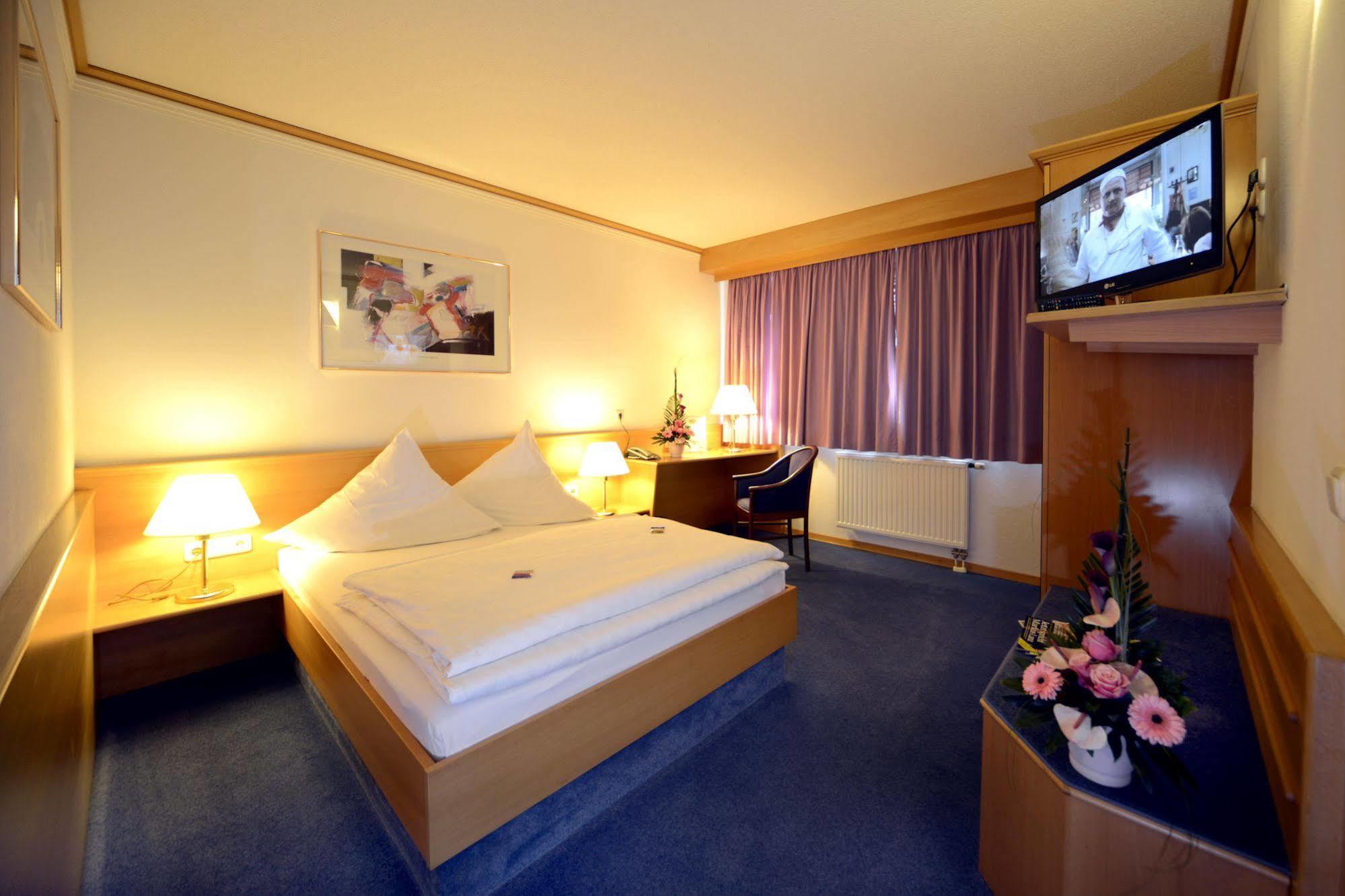 Hotel Bavaria Brehna Ngoại thất bức ảnh